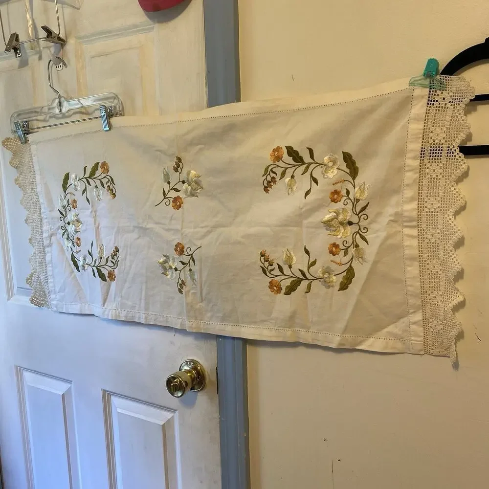 Vintage Ivory Floral Embroidered Table Runner Hand knit Cottagecore Farmhouse